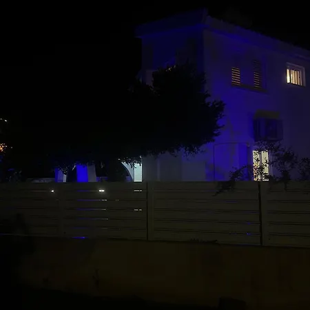 Entire House Tatil Evi